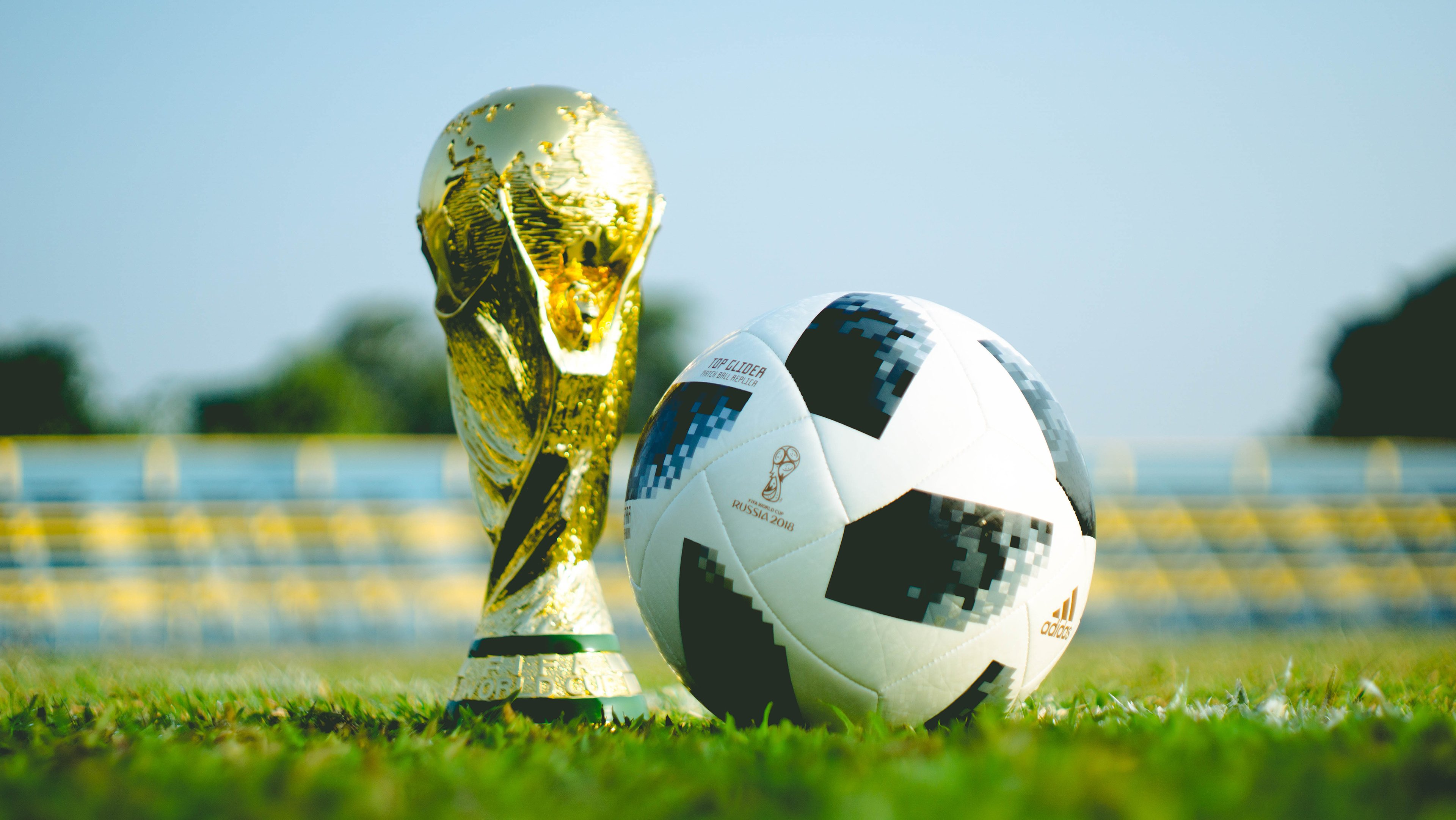 欧洲足坛暗流涌动，皇马、皇社跨联赛调整名单，拜仁密谋欧超杯